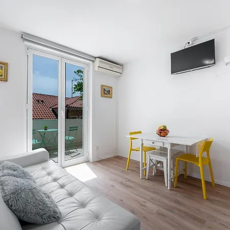 Sunshine Place アパート *