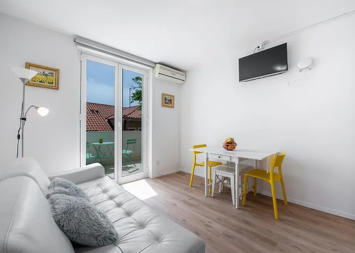 Sunshine Place アパート *